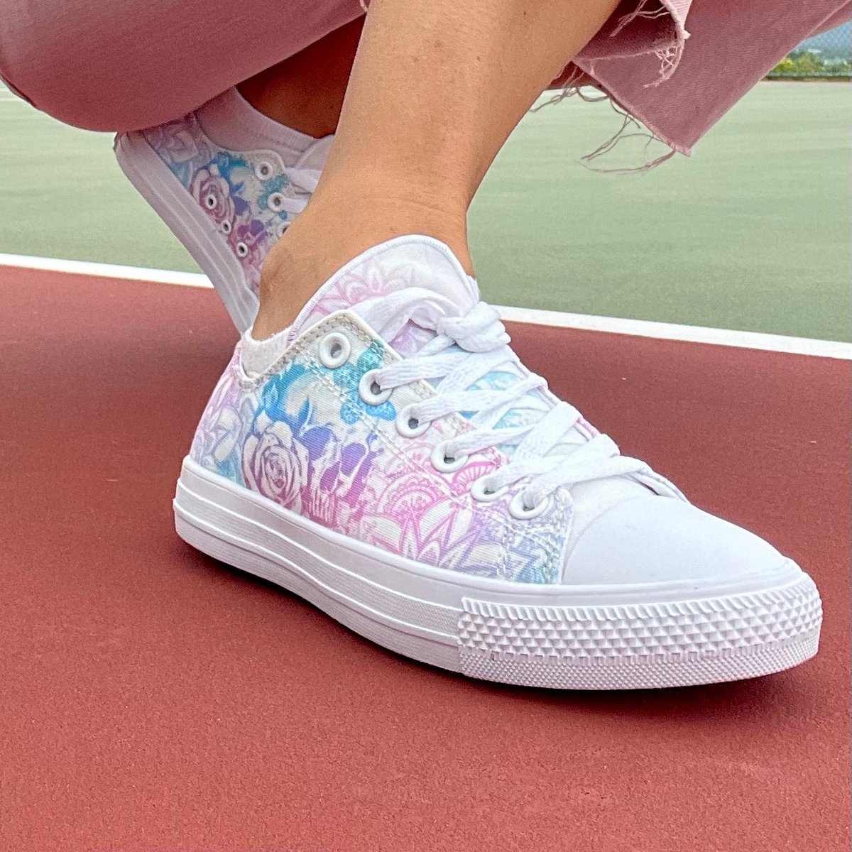 ShopRaad's tweet image. Feel the 🔥in any fit, any day, any mood with our stunning shoes! 🎉 1000s of unique designs to choose from! 🤩 #ShoeFever #FashionForward #StylishSteps 🛍️