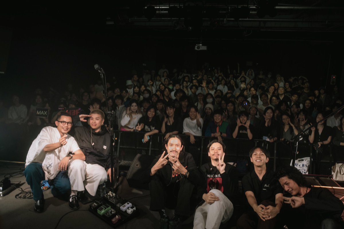 official_h3f's tweet photo. Our 2nd time in Taipei at @thewalllivehouse ! Thank you everyone for supporting us and we hope to see you all again soon 🇹🇼🧡
Big thanks to @l8ching for jamming with us , it’s a pleasure as always ! 🐊
📷 Luna 
#h3f #chalawansound #chalawancarawan #taiwantour #npcc #newechoesrec https://t.co/YjjrzQXxv8