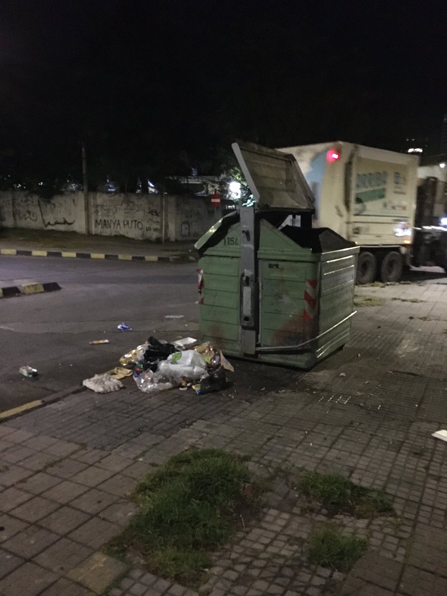 Gringo1978's tweet photo. Muy bien el servicio de recolección de basura dê Montevideo ⁦@montevideoIM⁩ ⁦@CosseCarolina⁩ https://t.co/oUGyCcGslF