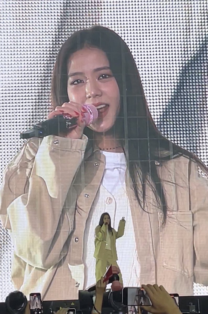 ventokki's tweet photo. PH LFB WTS #JENNIEFORCALVINKLEIN

denim overshirt in mojave desert (size L)  as seen on jennie, jisoo, and me lol (wearing the chalk blue version)
price: PHP 10,950 (SRP in the PH!!! and negotiable if you’re nice lol)
reason for selling: too big for me

#blackpink #jennie https://t.co/yL6BfxvRoS