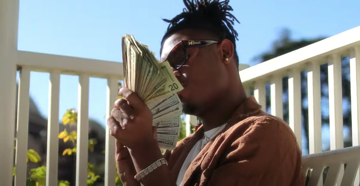 PettyPetty - Internet Pimp (Video) - Watch: hiphophundred.com/pettypetty-int… [<a href="/PaperPlanePetty/">Petty Petty ✍🏾</a>]