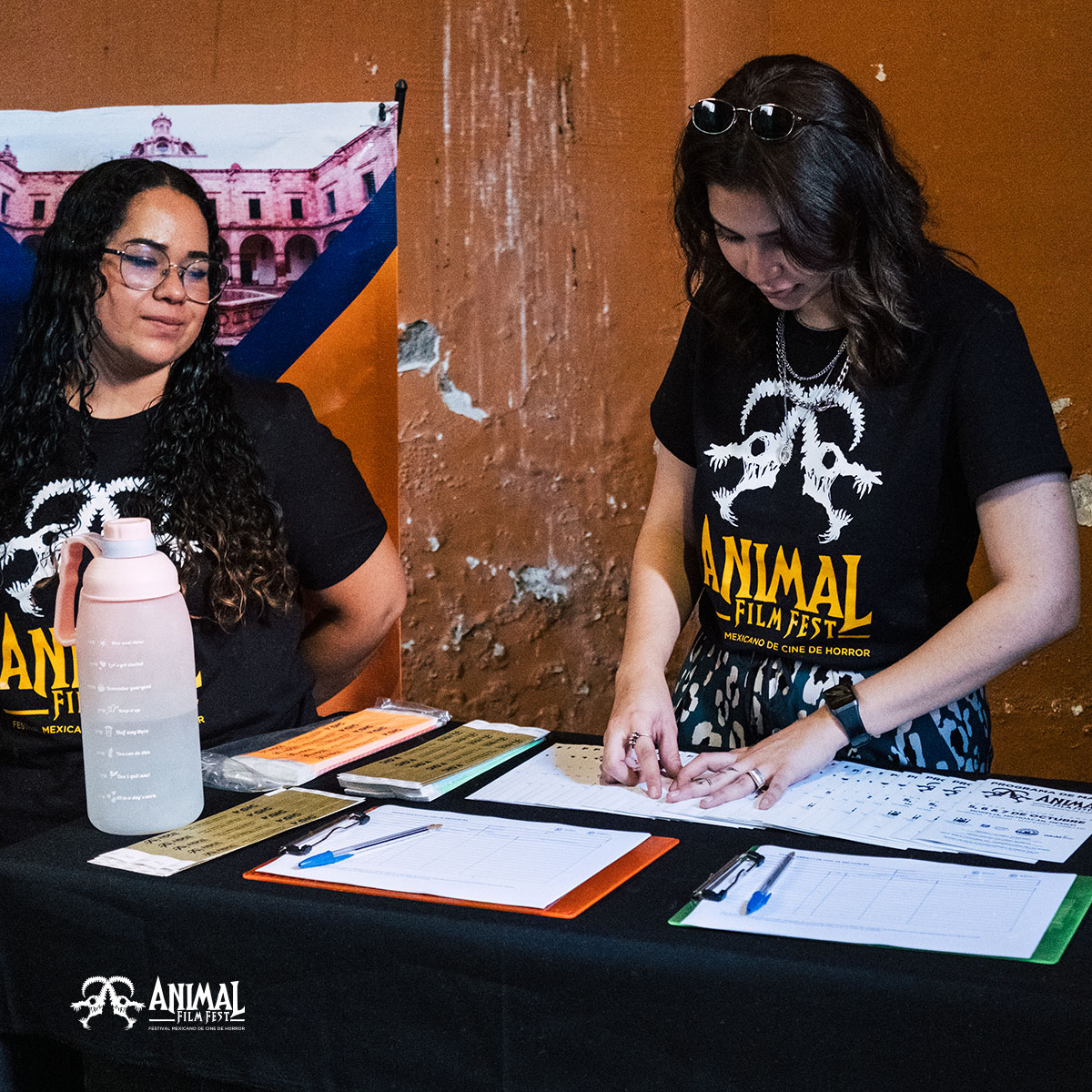 ANIMAL_FilmFest's tweet photo. 🍿📽 Día 1 #ANIMALFilmFest
✨Inauguración
📍Centro Cultural Clavijero
(3)
#AFF #AFF4 #IMCINE #Fantlatam #CineDeGéneroLatinoamericano #CineFestMich #RedIberoFest #ROTMovieMakers https://t.co/jloT6h7HtU