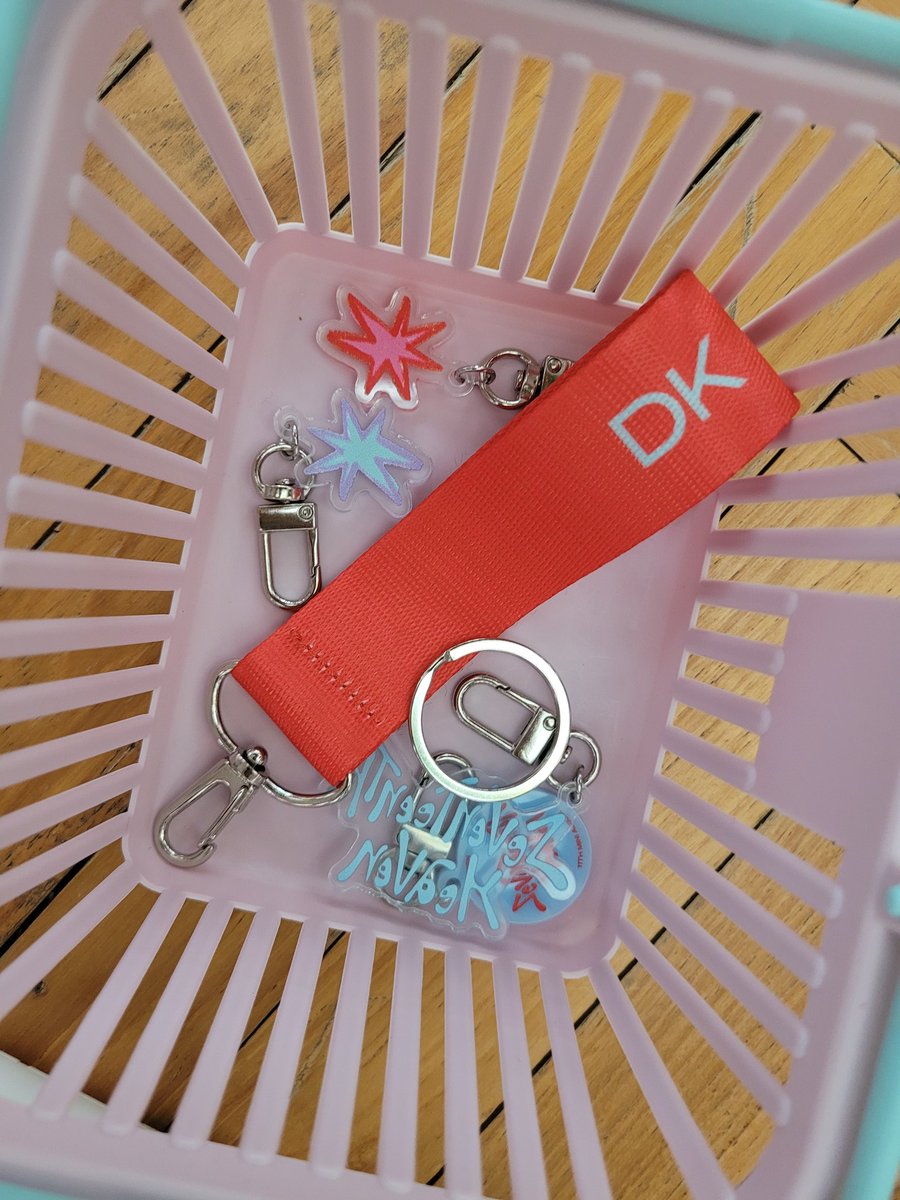 DoKing218's tweet photo. 세븐틴 스트���트 도겸 키링 양도합니다
제시 디엠 부탁드려요
엠블럼 큐알도 함께 드립니다 https://t.co/SvTIJjgp2z