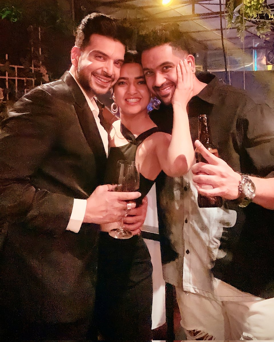 Gaayu1011's tweet image. Hey Omi🫶🏻
Wish you a very Happy Birthday @omsingh111🥂❤️
A wish for you on your birthday, whatever you ask may you receive, whatever you seek may you find, whatever you wish may it be fulfilled today &amp;amp; always 💯🧿

#OmTejRan #OmSingh #KaranKundrra #TejasswiPrakash
#TejRan