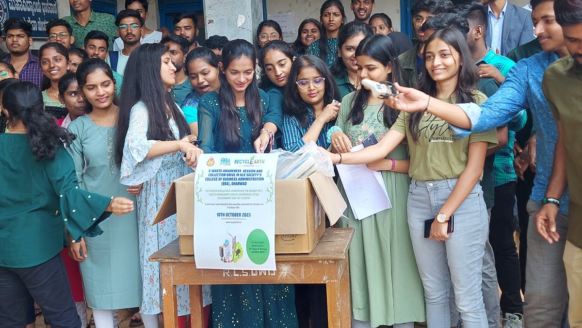 RecyclearthF's tweet photo. KLE BBA Dharwad concluded their week long E-waste collection drive on 10th October. Students enthusiastically donated unusable gadgets for responsible recycling.

#swachhbharat #swachhsurvekshan2023 #SmartCity #ewaste https://t.co/sABSasebZ8