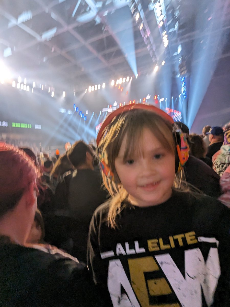KingRicLive's tweet photo. My girls first @AEWonTV show was a huge success. They each got a shirt and acclaimed foam scissors. https://t.co/m1SGNVwVAt