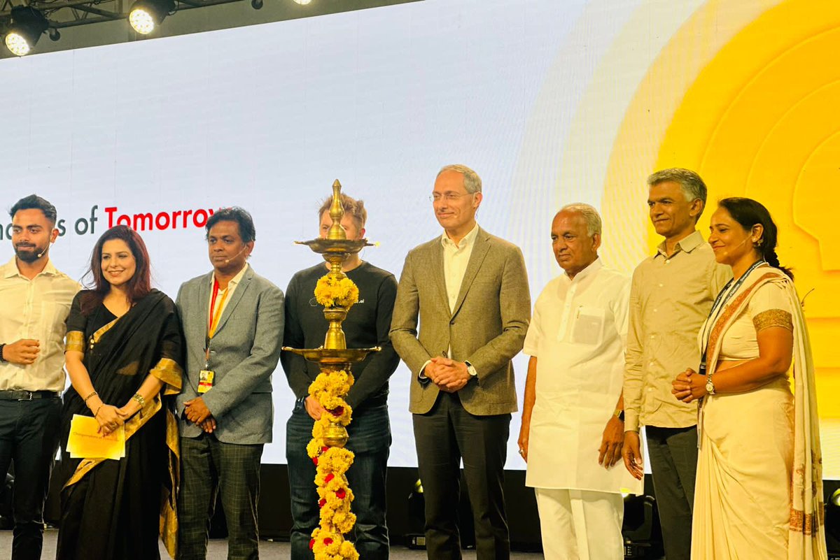 krishnabgowda's tweet photo. Change begins from me. 
Change begins from each one of us. 
Shell has taken the bull by the horn to tackle fossil issues and ensure better environmental governance. 
We need to ensure reduced use of plastic. Biggest awareness can happen from us. 
-At Changemakers of Tomorrow 
  Shell India campus @Shell