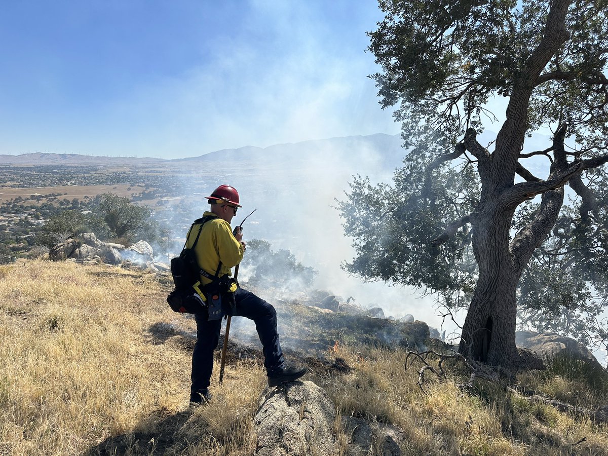 kerncountyfire's tweet photo. Park Incident - Vegetation Fire

Press Release: https://t.co/MWQGcpHA86 https://t.co/x1jCWICILO