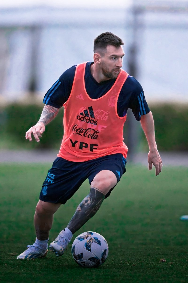 leo_hq10's tweet photo. Messi during training session 🇦🇷
#messi4k
#vamosargentina https://t.co/smO3s5vkZG