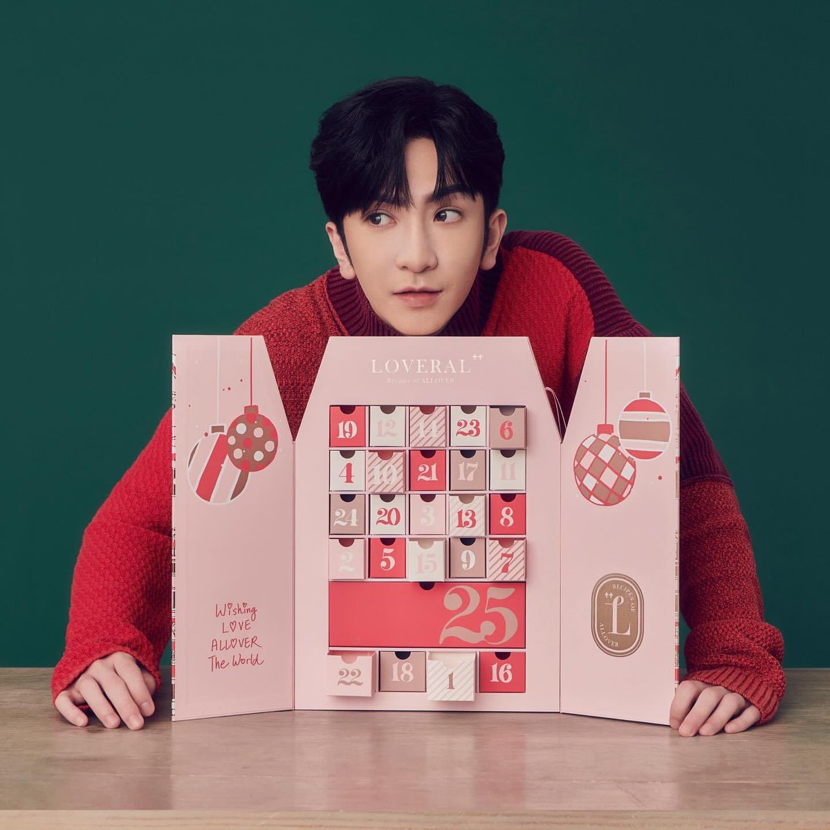 AnsonLo_Giant's tweet photo. LOVERAL Christmas Countdown Calendar Chocolate Gift Box 🎄🍫
Let’s count down to 25 Dec together!
Pre-order at https://t.co/M3h9YVbOFJ from 12pm on 12 Oct onwards.
#盧瀚霆 #ansonlo #ansonlo盧瀚霆 #教主 #跳唱教主 #LOVERAL #ChristmasGiftBox
🔗: https://t.co/cqcHVFXdGq https://t.co/eFzbcfPTFJ