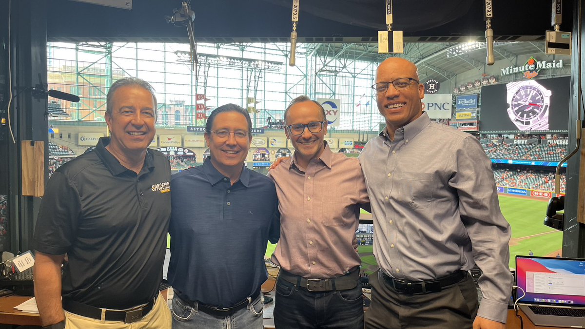 It’s postseason for @MLB and @NewhouseSU and @SyracuseU is well represented at the ALDS @astros @Twins series! Let’s GO!