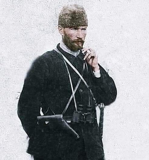 Ortadoğu dan tek farkımız, üstün zekalı bir adamın bizim için laikliği ve Cumhuriyeti getirmesidir..