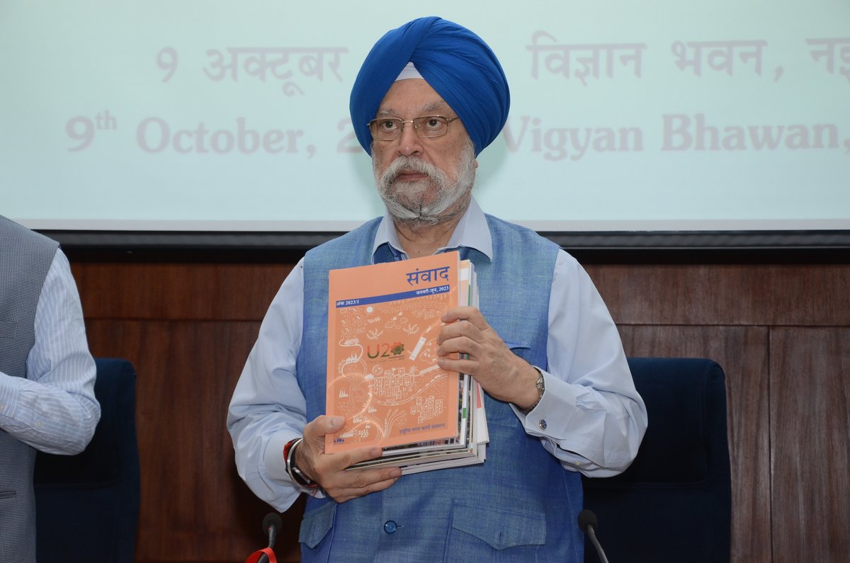 NIUA_India's tweet image. राष्ट्रीय नगर कार्य संस्थान @NIUA_India  गृह पत्रिका “संवाद” के जनवरी-जून 2023 अंक का विमोचन दिनांक 9 अक्टूबर 2023 को विश्व पर्यावास दिवस #WHD2023 के अवसर पर माननीय आवासन और शहरी कार्य मंत्री श्री हरदीप सिंह पुरी जी के कर कलमों के द्वारा किया गया। इस पत्रिका का विषय &apos;यू 20&apos; था।