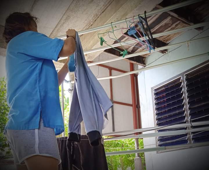 pim_pim68's tweet image. หน้าตาไม่สวย แต่จิตใจดี งานบ้านเรือนเราก็ทำนะ ปัดวาดเช็คถูก ซักผ้าให้พ่อกับแม่นะค่ะ คนอื่นคิดว่าอยู่บ้านไม่อะไรเห็นเที่ยวสนุกไปวันๆ มีสระหรือไร้สาระบ้างติดตลกบ้าง 
 #ไม่ได้เน้นสร้างภาพเน้นลงมือทำนะค่ะ
💐🫂✌️👪
#สาวลพบุรี