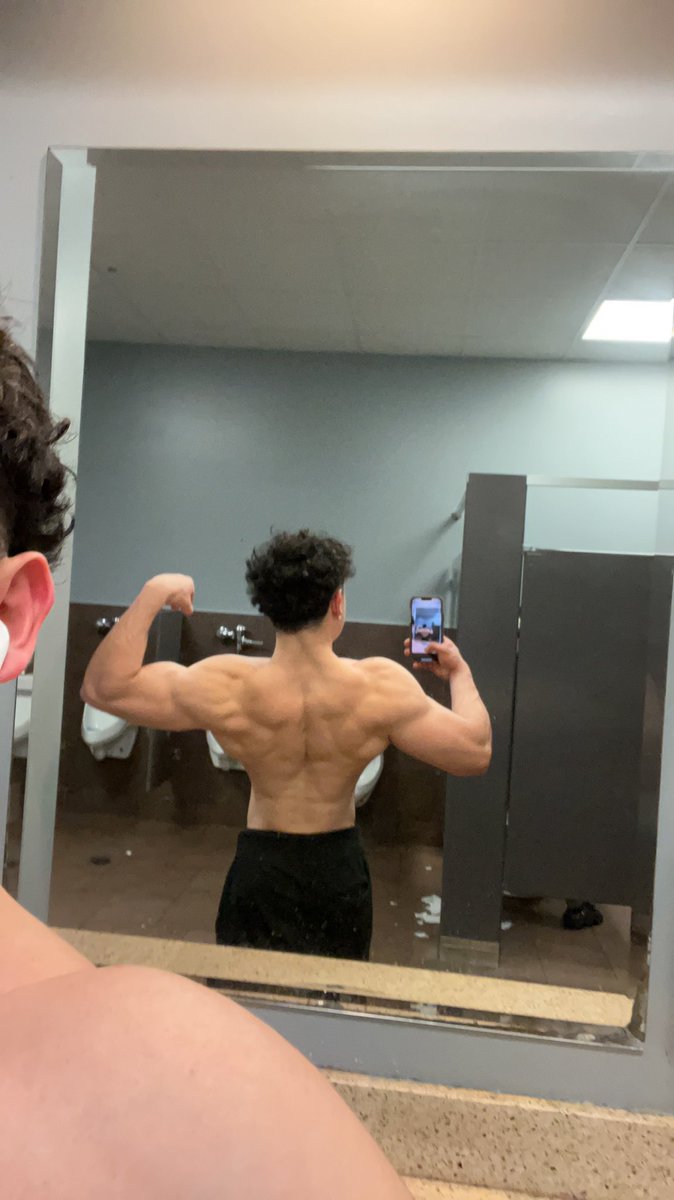 Danielm14506549's tweet photo. #gym ?? https://t.co/K78ce3hymv