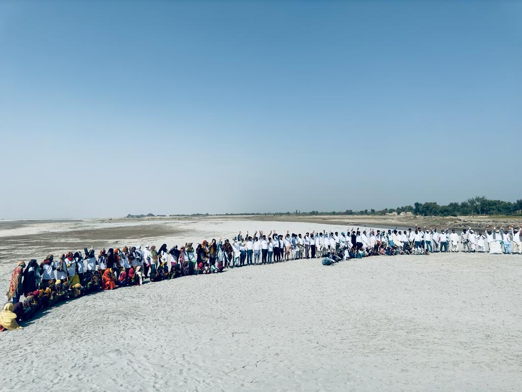 FAOPakistan's tweet image. 🌊🌾 Village Gabra,  Tehsil Jatoi, Muzaffargarh Pakistan, teamed up with FAO team for the "Clean Indus" initiative, showing the power of unity for river conservation. 🌏🍃 Inspiring environmental stewardship! @gtonstol @LivingIndus #FoodHeroes @theGCF #cleanIndus
#WorldFoodDay