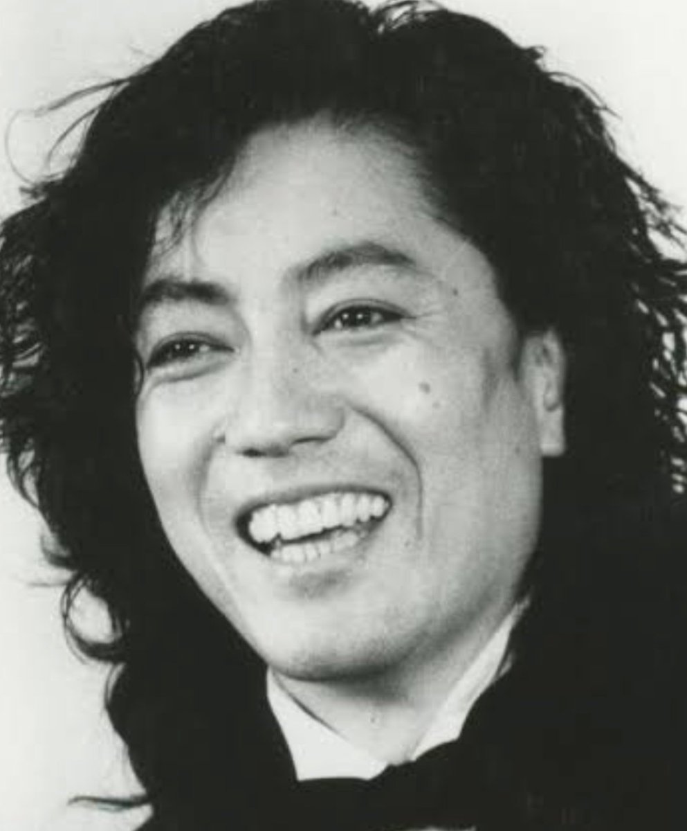 ━少しだけ 秋の気分で━
澄んだ月の元 今宵は一番好きなヘネシー水 もうロックは流石にキツイなぁ～
ふと想う人生 誰もが喜び哀しみの中 逢いたくても逢えないヒトとの出逢い・・
でも 何時かは其の時が!
私の願いは皆様方には何時も笑顔の日々で・・
  J´aime ce sourire !   💜 💜 💜 💜