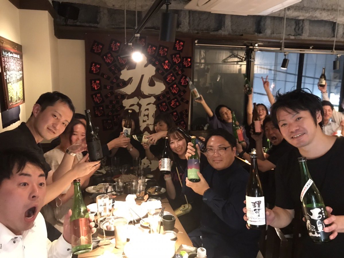 NoriharuNozaki's tweet image. しまねの地酒フェア打ち上げ！
新橋野崎酒店にご来店いただきました

【月山】吉田さん【李白】田中さんは吟醸酒協会イベントから連続ですね〜
ありがとうございます！

#島根県日本酒 #島根県地酒 #しまね地酒フェア #野崎酒店 #新橋日本酒 #新橋地酒 #李白 #月山 #石見銀山 #理可 #TANE #雪香