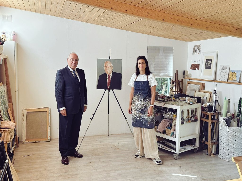 MariaBisbal7's tweet photo. Retrato oficial de Manuel Pizarro para la Real Academia de Jurisprudencia y Legislación. @rajylgr 
#arte #retrato #manuelpizarro #portrait #art https://t.co/4u183z2401