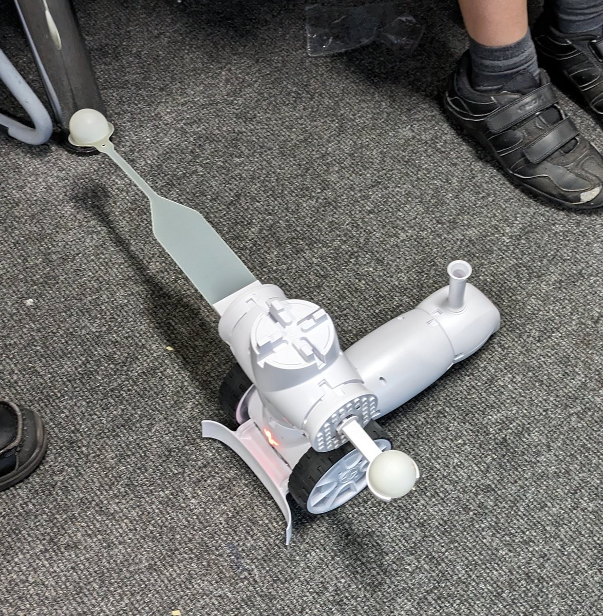 Had fun yesterday continuing to explore @ShapeRobotics with the children at school. They do like the easy building capabilities, adding the eyes this week was exciting. Thanks to @LGfL for running the project. Next try and develop some more purpose. #caschat #computing #Robotics