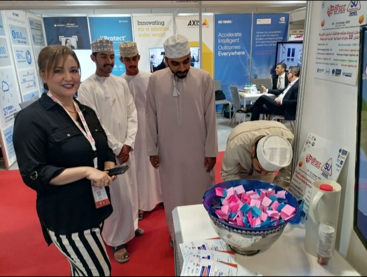 Samara_HSE's tweet photo. كان يومان جميلاً 🤩
Yesterday at #ofsec
#SamaraTraining
Thanks to all our visitors 🙏
كثير من زورانا كانو طلابي السابقين بالكلية 😊
ولما أسألهم عن أحوالهم .. كل واحد منهم بوظيفة أحسن من الثانية 👑🏆✌
👏لا أستطيع حتى أن اعبر عن مدى فخري بهم وحبي لهم جميعاً 💝 https://t.co/Hfs3ZwLR9E
