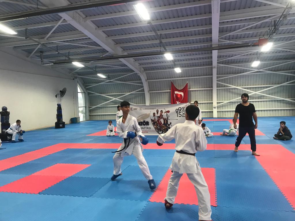 Amatör Spor Haftası Başladı 🎉

✨09-15 Ekim 2023 tarihleri arasında kutlanan Amatör Spor Haftası etkinlikleri başladı. Haftanın açılışında İl Müdürlüğümüz Çok Amaçlı Spor Salonu’nda Karate Müsabakaları ile  start verildi.