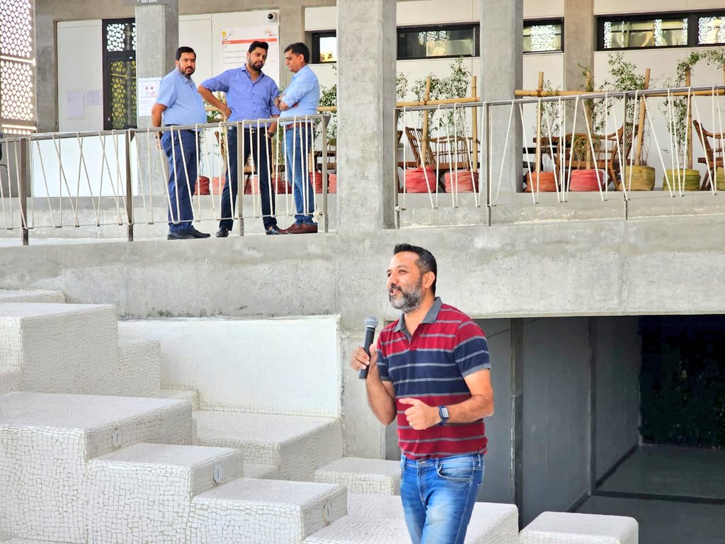 vyassaurabh's tweet photo. #startup #meetup #udaipur
What an exciting start to our chapter, Udaipur Startup Club
Happy to moderate this session of experts, industry veterans, budding entrepreneurs, students under one umbrella
One motive, grow together &amp; create your own circle

#community https://t.co/AUUiHZJaOW