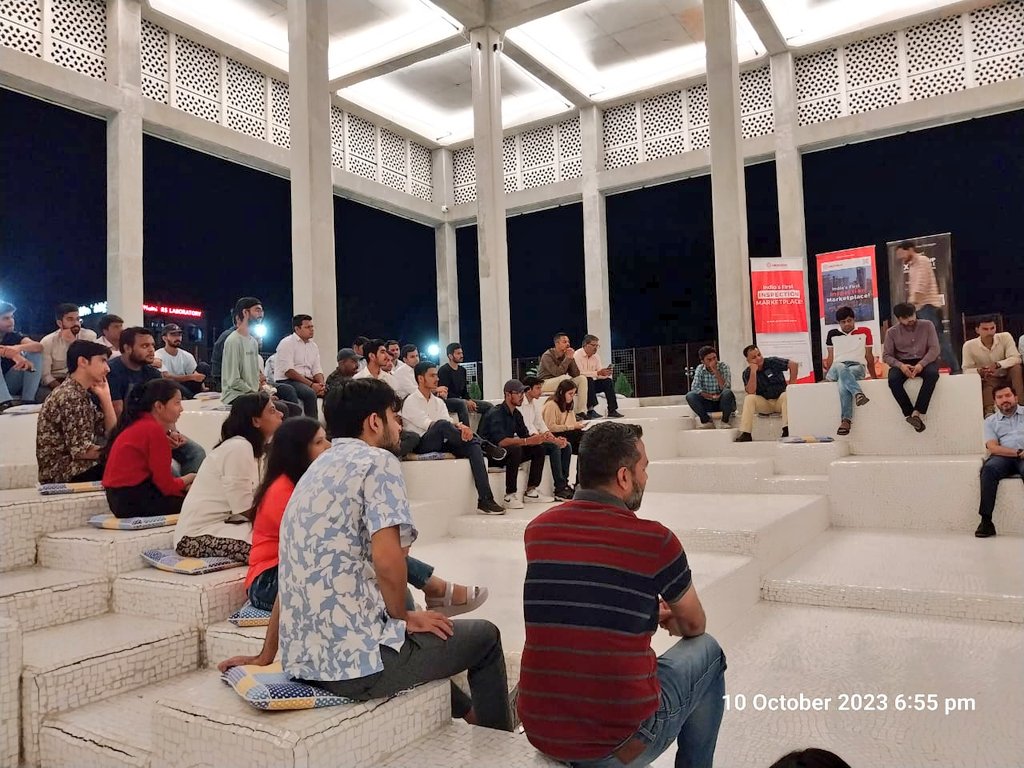 vyassaurabh's tweet photo. #startup #meetup #udaipur
What an exciting start to our chapter, Udaipur Startup Club
Happy to moderate this session of experts, industry veterans, budding entrepreneurs, students under one umbrella
One motive, grow together &amp; create your own circle

#community https://t.co/AUUiHZJaOW
