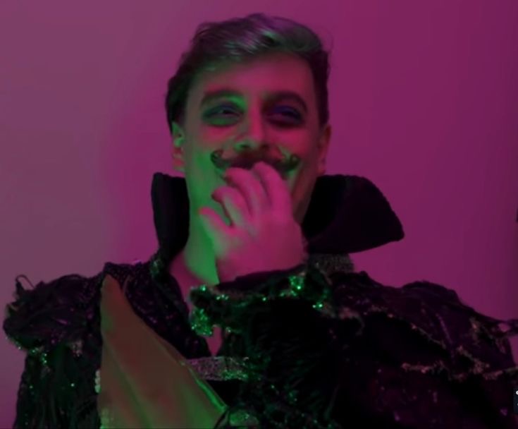 TurtleAngsty's tweet image. Hey #fanders ! 
Fairly new to being active socially in the sides community, so I apologize,
But does anyone know if Thomas allows people making and or commissioning plushies of the sides? I&apos;m wanting to commision a Remus plush and wanted to check if it&apos;s ok first✨
#thomassanders