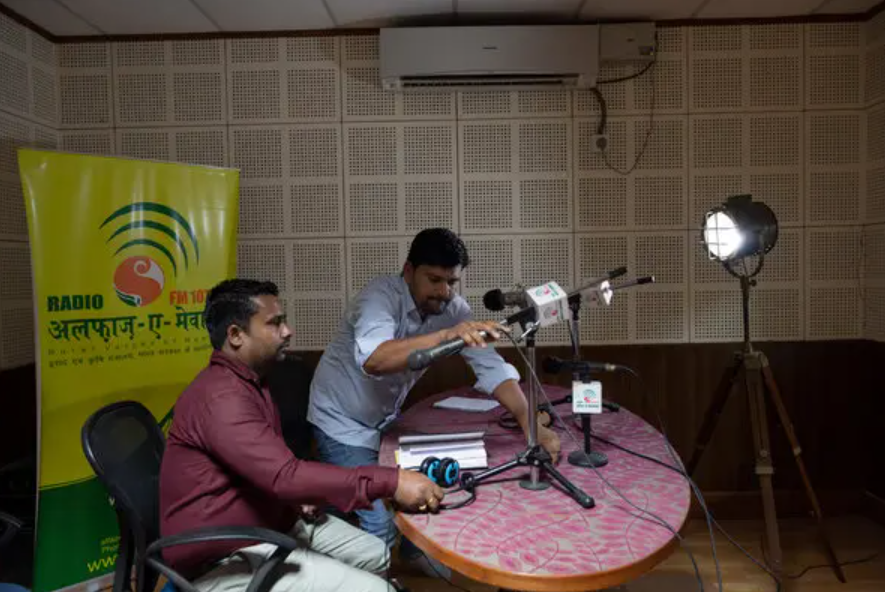 SLSVPurpose's tweet photo. How a Radio Station Is Empowering Women in a Rural Heartland
https://t.co/wx1PGUVLRo
#SLSV #SLSVPurpose #ChangeMaker #Efforts #purpose #women #womenempowerment #empowerment @sehgalfdn https://t.co/R3nrBho7r7