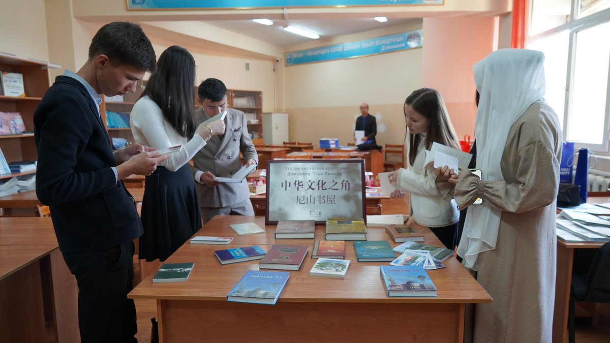 SpringCityJinan's tweet image. #Jinan held an inauguration ceremony for the establishment of a Nishan Book House at Abai Kazakh National Pedagogical University on Oct 9. 📚🏛️ In the future, Jinan will enhance its connections and expand cultural exchanges with the university. 🌍🤝 #JinanUpdates