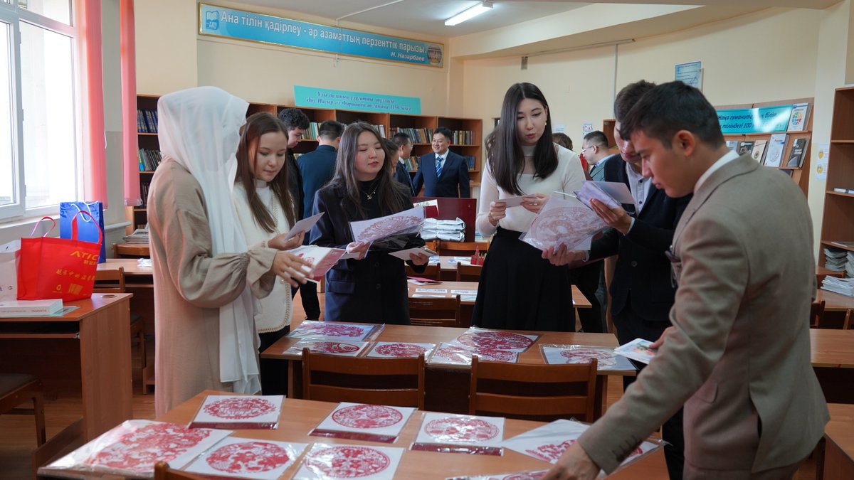 SpringCityJinan's tweet image. #Jinan held an inauguration ceremony for the establishment of a Nishan Book House at Abai Kazakh National Pedagogical University on Oct 9. 📚🏛️ In the future, Jinan will enhance its connections and expand cultural exchanges with the university. 🌍🤝 #JinanUpdates