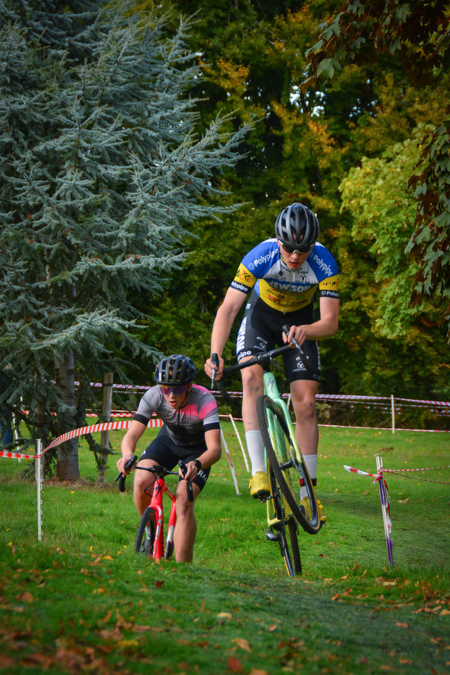 Just a few days left until the Hemel edition of @centralcxl is on Sunday. Get ready for an epic day of cyclocross racing!

Sign-ups available on the day too!

We want to express our gratitude to our sponsors @chilternvelo &amp; @santini_cycling.

Details here hemelcycling.org.uk/pages/cyclocro…