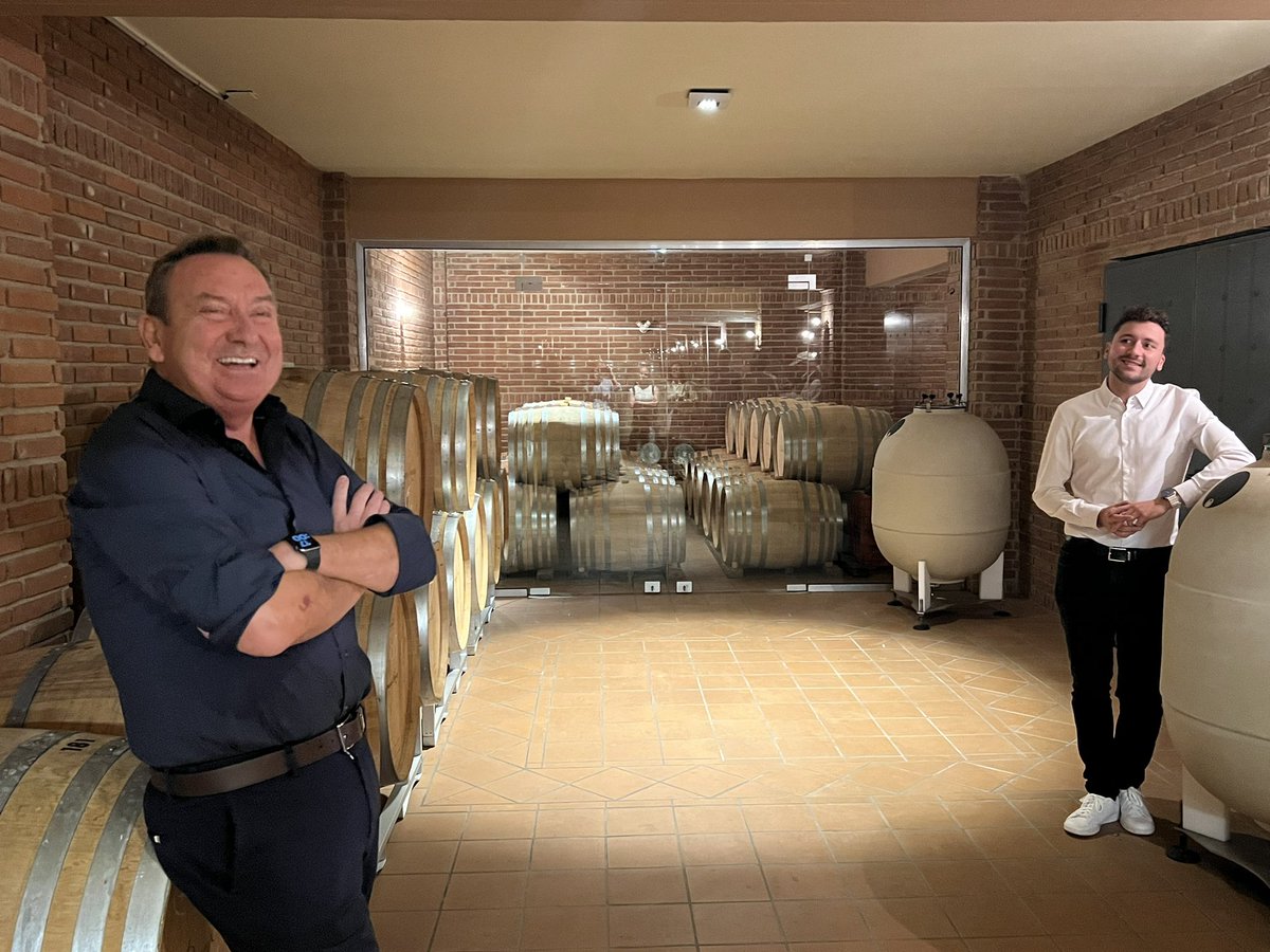 bonkowskimw's tweet image. There is only one guy in 🇬🇷 like George Skouras. 
Peloponnese wine pioneer since 1986. 
An amazing evening including star grill master George Mavronasios &amp;amp; a special 6 litres of 2006 Megas Oenos. 

#mastersofwine 
#mwpeloponnesetrip
#greekwine