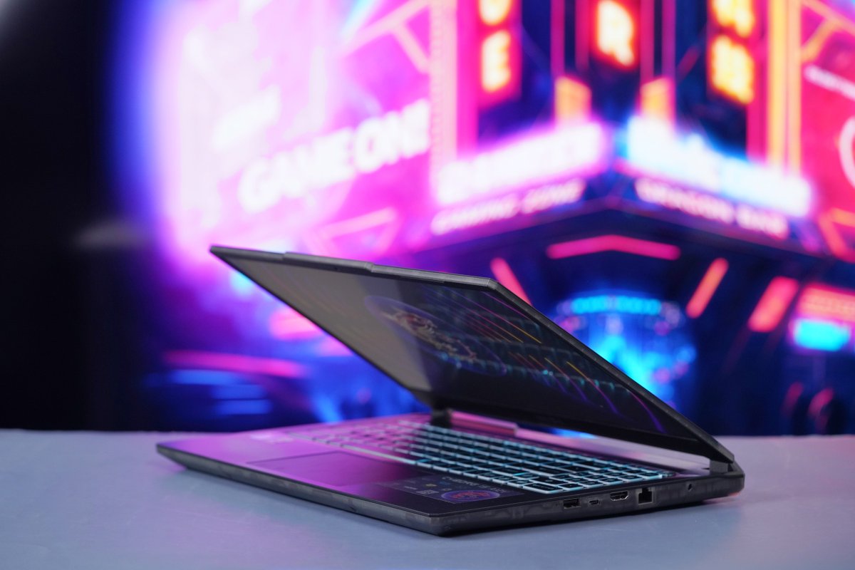 AustraliaMSI's tweet photo. 😎Nothing fits the futuristic theme of. Cyberpunk better than the Cyborg 15🤖Translucent material forming a thin & light profile, plus a blue backlight keyboard, flex the Cyberpunk style while you game
🌊https://t.co/b6ZLXByQak
#Cyberpunk #Thinlaptop @IntelANZ @NvidiaANZ https://t.co/uaQcwnOHIL