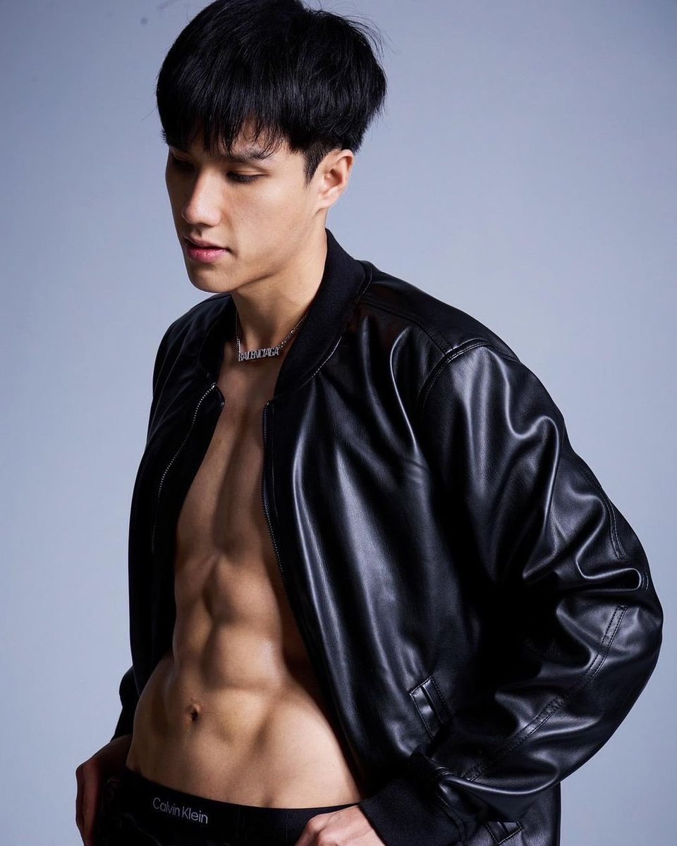 neomarkfiles's tweet photo. His body lines, so beautiful and graceful.

#neo_neos https://t.co/BykAhFIS54