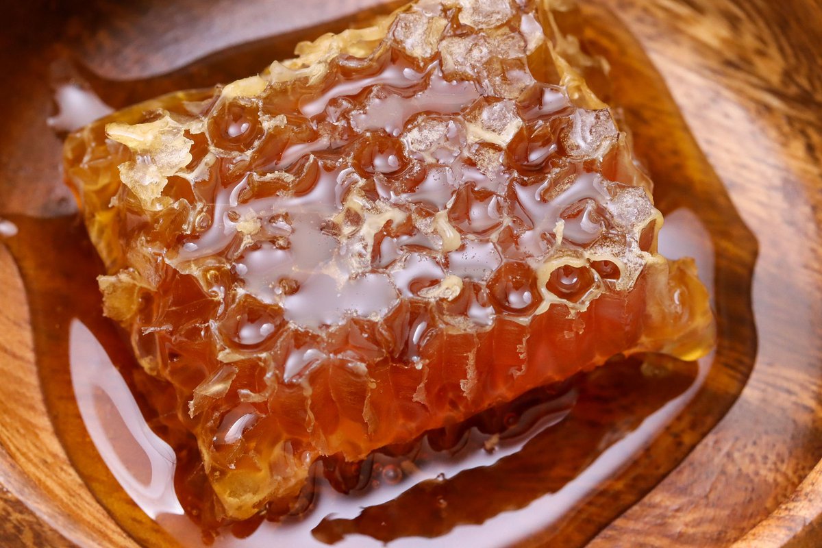 HONEYCOMB IS BACK!!! 🍯

The good thing with Spring is that our bees get busy &amp; make lots of honey from all the blossoming flowers &amp; trees. 

Now we have the fresh honeycomb in stock, available instore &amp; online ( nativenosi.co.za/product/150g-h… ), we deliver nationwide 🇿🇦  #nativenosi 🐝