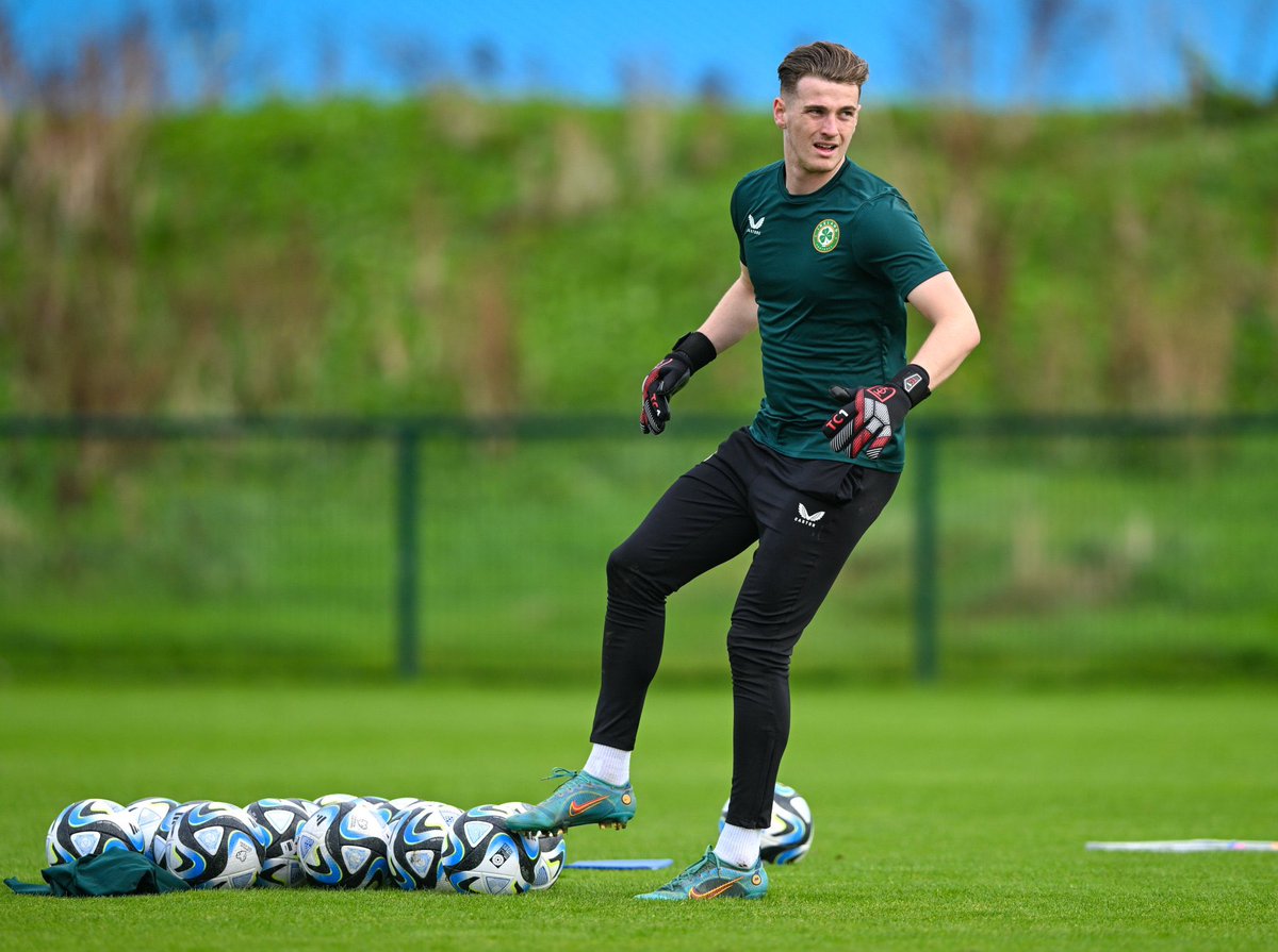 Tc1Uk's tweet photo. TC1 gloves back on international duty🤩🇮🇪

@BrooksTiernan https://t.co/ZaahuLjQ5Q