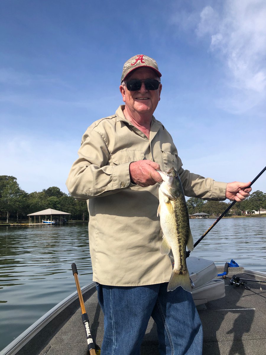 MikeBrasher8's tweet photo. Finally getting some fall action - Logan Martin Lake
#fishing #AlabamaFishing #LoganMartin #spottedBass
#bassfishing #CoosaRiver #fallfishing #fishinglife https://t.co/6buvT04EQw