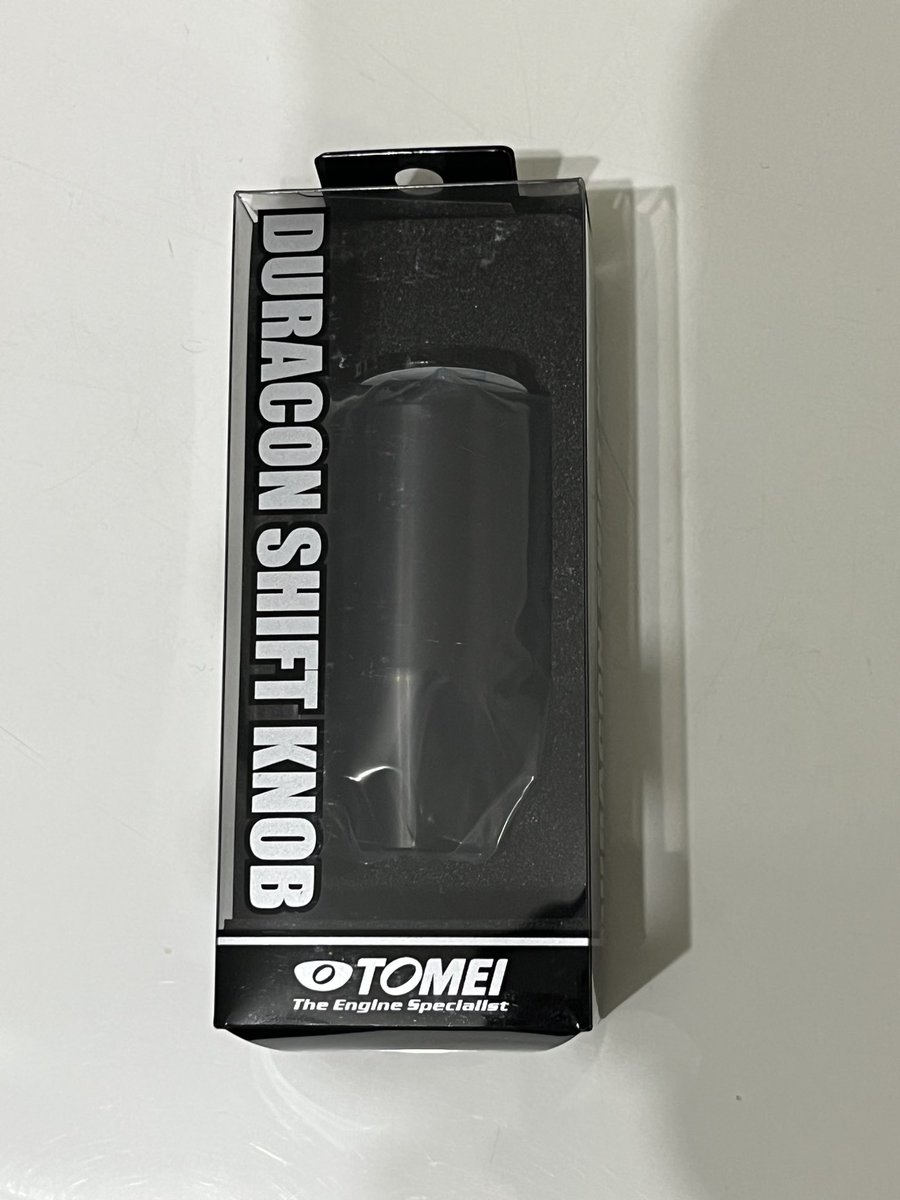 いつも人を乗せる度に野球ボールみたいだねって言われててめちゃくちゃ嫌だったシフトノブが遂に遂に！TOMEIのショートシフトノブにしました！めちゃくちゃかっこいいし大満足🥰