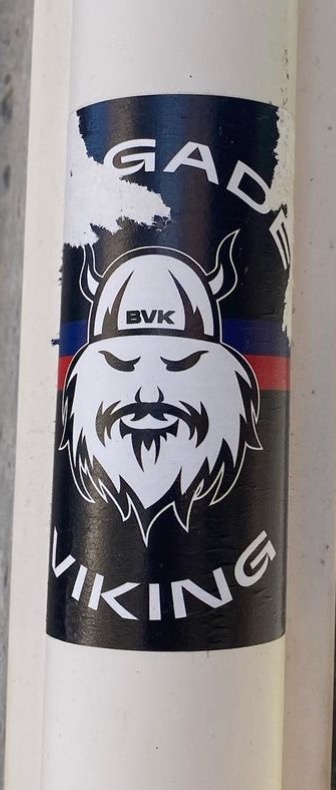 1jour1stick's tweet photo. 🚧RECHERCHE: la #TeamCaen est ce que l'un d'entre vous a ces sticks en double? Si oui un petit MP ou ♥️ 
Sinon tous les 🔄 appréciés !
#MNK https://t.co/sWbUBfX3We