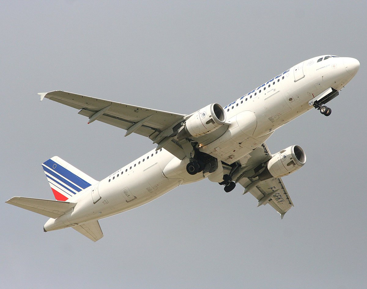 Air France A320 #airfrance #A320 #AirbusA320 #world_airplane_shots #aviationphotography #aircraft #avgeek #plane #airplane #avphoto #avgeekphoto #airplanephotos #megaplanes #plane_photos #worldofspotting #total_planes #planegeek #planespotters #aeroplane #spotter #Canon