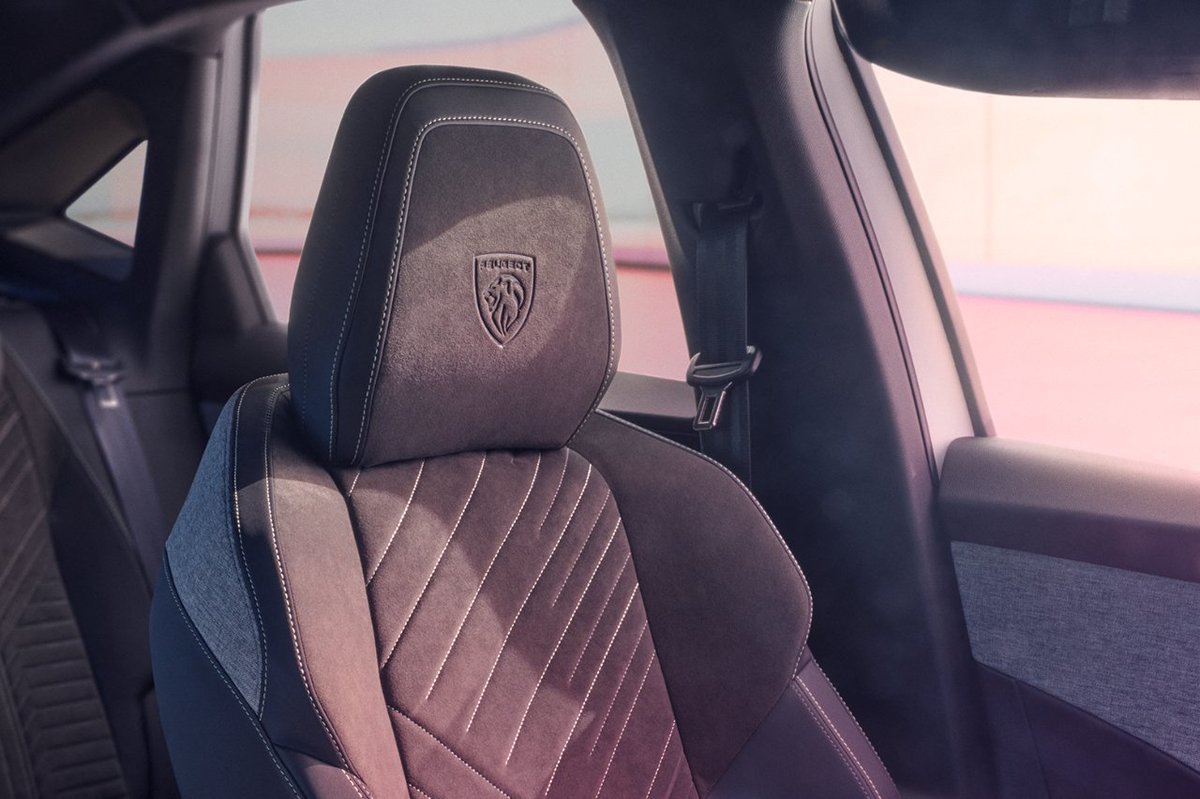 Así es el nuevo Peugeot Panoramic i-Cockpit® de 21 pulgadas que disfrutarás en el nuevo #Peugeot3008 #AllElectric