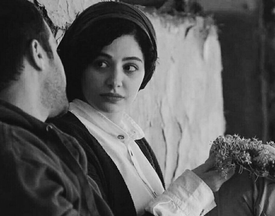 haal_aai_dil's tweet photo. “mar toh jana hi hai ek din, 
  tum mil jao toh thoda jee lenge”. https://t.co/uUcCKSGpaA