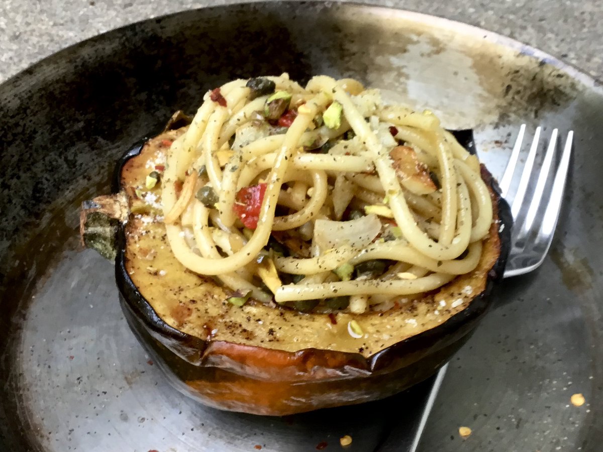 Callicoon_Kitch's tweet photo. 🍁TENDER,ROASTED ACORN SQUASH STUFFED WITH PERCIATELLI PASTA TOSSED WITH CAPERS, TOASTED GARLIC AND ROASTED RED PEPPER FINISHED WITH IMPORTED EXTRA VIRGIN OLIVE OIL🍁…🍴❤️.  VISIT CALLICOON KITCHEN ON INSTAGRAM https://t.co/uzucGoLnbs