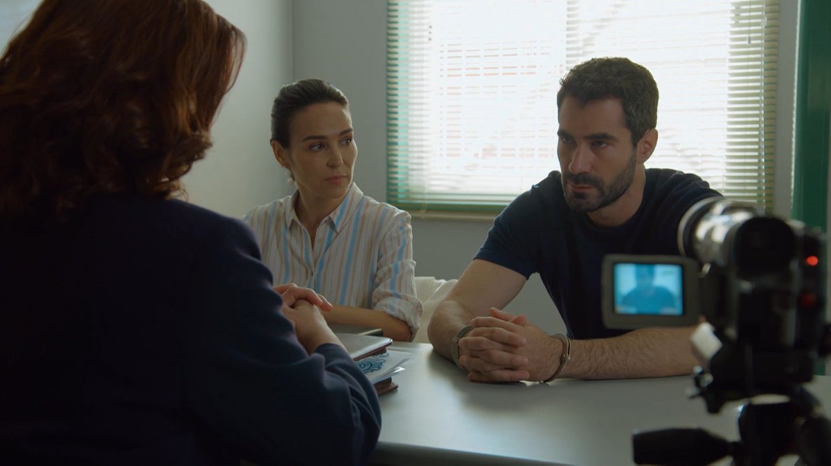 proteSQUAD's tweet photo. Mario siendo Mario en el interrogatorio, es lo único que me ha animado del capítulo💙😎 #MiaEsLaVenganza #TeamLucas #MarioRules https://t.co/xMQym1QpOZ