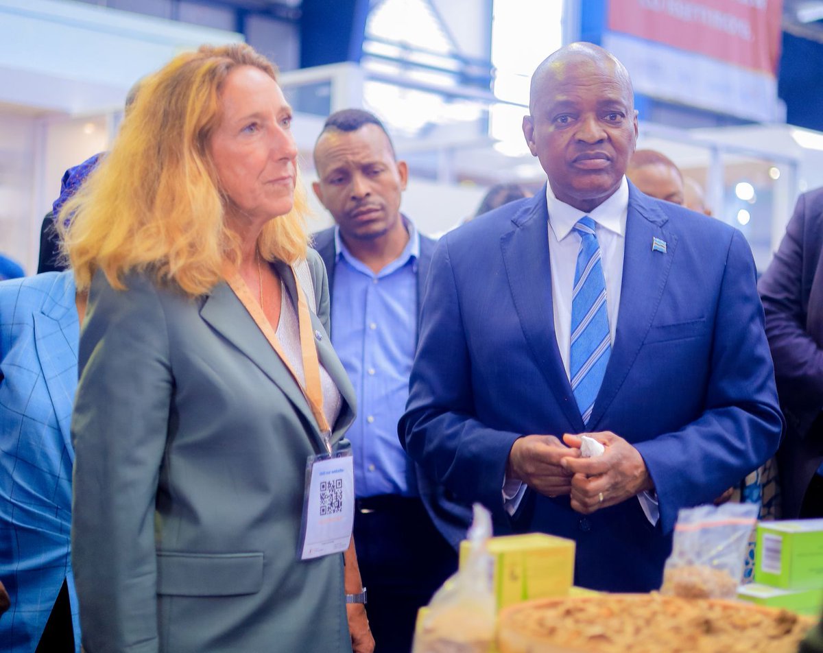 The President, His Excellency Dr. Mokgweetsi Eric Keabetswe Masisi, paid a  visit to the Global Expo exhibition halls. His attendance underscored the event's importance and his keen interest in the diverse exhibits and displays.

#GEB2023 #BITC #BrandBotswana #PushaBW