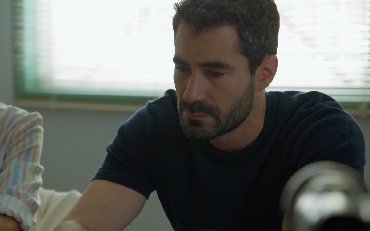 proteSQUAD's tweet photo. Mario siendo Mario en el interrogatorio, es lo único que me ha animado del capítulo💙😎 #MiaEsLaVenganza #TeamLucas #MarioRules https://t.co/xMQym1QpOZ