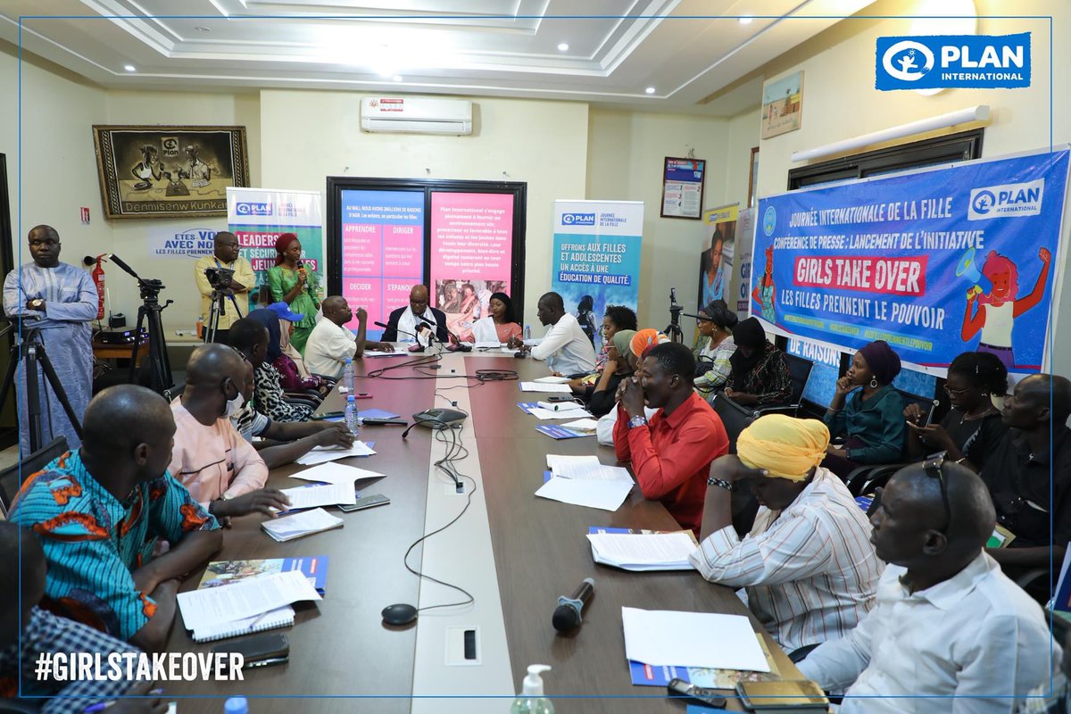 PlanIntl_Mali's tweet photo. 📸🌟 Retour en images de cette journée mémorable à l'occasion de la Journée Internationale de la Fille ! Aichata Cissé, membre de l'APJEC Mali, a brillamment pris la place du Représentant Résident de Plan International Mali, et ce fut une expérience exceptionnelle.
 
#TakeOver https://t.co/rc2qUNHdQ4