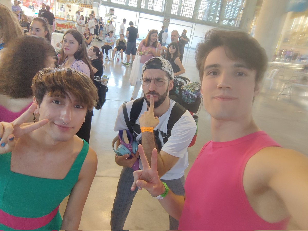 Que no lo dije pero el Domingo @missjonghoetuan y yo cumplimos un sueño conociendo a <a href="/KibaDubs/">el kibita</a>